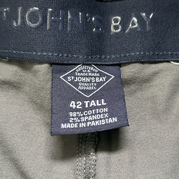 St. John’s Bay Men's Dark Grey 6 Pocket Cargo Shorts 42 Tall NWT - Picture 11 of 11
